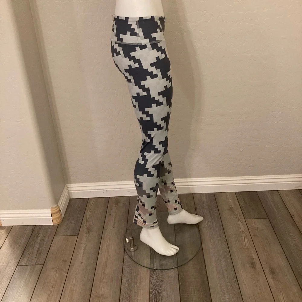 ALO Yoga Airbrush Pixel Leggings Medium